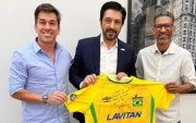Djalminha participa en un acto institucional junto a dirigentes del fútbol brasileño