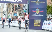 Kevin Navas reina en Tulcán y se queda con el maillot de campeón nacional.
