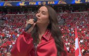 Morissette ganó siete premios Grammy y ha vendido más de 60 millones de discos. Su salto internacional llegó en 1995 con el álbum Jagged Little Pill