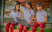 Estudiantes y docentes de La Moderna contarán con nuevas herramientas tecnológicas que potencian la enseñanza, la creatividad y el desarrollo de competencias digitales.