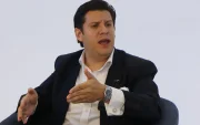 César Poveda es abogado y fue coordinador jurídico del Municipio de Guayaquil.