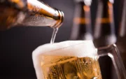 Durante 2025, el ICE a la cerveza recaudó $300 millones. Esto implica un costo fiscal por esta medida de aproximadamente $25 millones.
