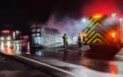 Personal del Cuerpo de Bomberos de Santa Elena atendió la emergencia.