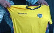 Cargamento de camisetas falsificadas de la Selección Ecuatoriana fue aprehendido durante un operativo de control en Huaquillas.
