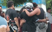 Familiares de las víctimas del siniestro acudieron al laboratorio forense en Guayaquil.