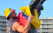 El creador de contenido Beta Mejía en medio de la polémica por su gesto en la estatua de Rocky