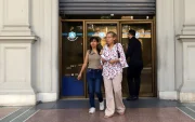 Trámites. Los adultos mayores denuncian falta de orientación; indican que cada cónyuge debe hacer la gestión.
