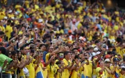 Hinchas ecuatorianos alientan a la Tri en las gradas del estadio de Filadelfia, minutos antes del debut frente a Costa de Marfil en el Mundial 2026.