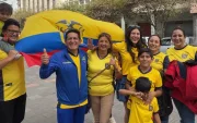 Hinchas cuencanos siguieron con entusiasmo el debut de Ecuador en el Mundial 2026, en una jornada marcada por la ilusión y el apoyo a la Tricolor.