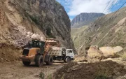 Entre los kilómetros 76 y 90 se han desalojado cerca de 10.000 metros cúbicos de rocas y tierra.