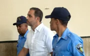 El propietario de la discoteca Jet Set, Antonio Espaillat (c), asiste a una audiencia este lunes, en el Palacio de Justicia en Santo Domingo (República Dominicana).