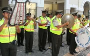 Integrantes de la banda institucional de la Policía Nacional durante una presentación pública, en el marco de la convocatoria para nuevos músicos