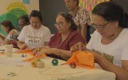 A través del bordado colectivo las mujeres muestran cómo se ven a sí mismas y de qué manera las impacta la violencia.