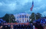 Trump construyó un estadio temporal en los jardines de la Casa Blanca para celebrar su cumpleaños con una velada de combates de la UFC