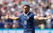 Kylian Mbappé celebra tras marcar un nuevo doblete en el Mundial 2026 con Francia