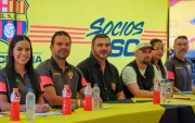La dirigencia de Barcelona SC, presidida por Antonio Álvarez (c), en la asamblea del 13 de junio.