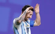 Lionel Messi festeja uno de sus tres goles ante Argelia.