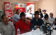 Dirigentes sociales y sindicales anunciaron acciones para impulsar una iniciativa constitucional contra el Gobierno.