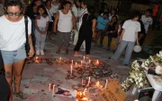 Los homenajes a Monika Silva en Montañita continúan. Amigos y activistas exigen que se aceleren las investigaciones sobre su muerte.