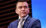 Si bien Noboa se ha valido de la polarización para sostenerse, él llegó al poder con una postura diferente: la del pro sin techo.