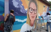 Tres artistas pintaron un mural en homenaje a la activista anticorrupción, Monika Silva, quien fue hallada sin vida en Santa Elena.