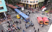 Los vehículos quedaron visiblemente afectados.