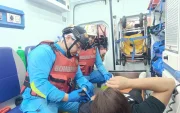 Bomberos atendieron a los afectados de la emergencia.