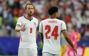 Harry Kane de Inglaterra abraza a Reece James este miércoles, al final de un partido del grupo L del Mundial de la FIFA 2026.
