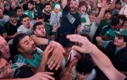 Enfrentamientos entre hinchas de Argentina y Argelia en Nueva York dejaron escenas de violencia por el partido entre ambas selecciones.