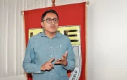 Andrés Quishpe es el presidente de la UNE. La organización mantiene una denuncia en la OIT por su disolución ordenada en 2016.