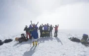 En Ecuador. Pemba en pleno ascenso al Chimborazo, convirtiéndose en el primero de su tipo en coronar una cumbre de más de 6.000 metros.