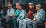 Referencial. Adultos mayores reciben atención prioritaria en programas sociales del Gobierno.