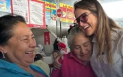 Giovanna Ubidia, directora del Seguro Social Campesino, se ha movido por los mercados por la capital.