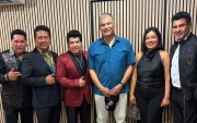 Rafael Correa junto a Fernando Zumba, Máximo Escaleras, Gerardo Morán, Jaime Enrique Aymara, en Bélgica.