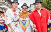 Lourdes Tibán junto con Kaya y Ayan, falta su hija menor, Sanny.