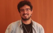 José Antonio Villafuerte fusiona instrumentos reales y ritmos latinos