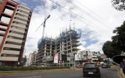 En los alrededores del parque La Carolina, en el hipercentro, buscan departamentos incluso de 25 m2.