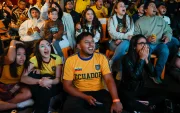 Aficionados de Ecuador ven el partido contra Curazao durante el Mundial de la FIFA 2026 este sábado, en Quito.
