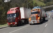 Los representantes del gremio del transporte pesado de Ecuador solicitaron que el Gobierno defina un esquema tarifario ante el aumento de los precios de los combustibles.