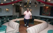 Simón Bolívar Rosero en el área donde funcionó la discoteca del bar El Fortín.