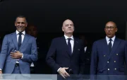 El presidente de la Asociación de Fútbol de Irak, Younis Mahmoud; el presidente de la FIFA, Gianni Infantino; y el presidente de la Federación Francesa de Fútbol, Philippe Diallo, asisten al Mundial de la FIFA 2026.