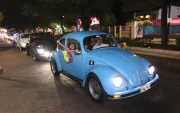 Decenas de vehículos Volkswagen recorrieron las principales avenidas del norte y centro de Guayaquil para conmemorar el Día Mundial del Escarabajo.
