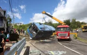 Volcamiento de bus en Caupicho movilizó a equipos de emergencia y tránsito en el sur de Quito.