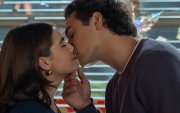 La primera temporada adaptó la historia de Hannah y Garrett, interpretados por Ella Bright y Belmont Cameli.