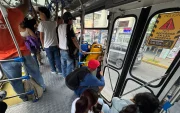 Unidades. Pese a que las unidades cuentan con ventilación y wifi, el pendiente es la falta de espacios para las personas con capacidades especiales.
