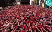 Hinchas de la selección de Noruega haciendo el famoso 'Remo Vikingo' en Estados Unidos, en el Mundial 2026.