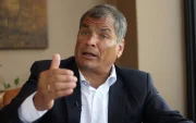 El expresidente Rafael Correa ha sido relacionado con diversos casos de corrupción.