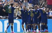Jugadores de Bosnia y Herzegovina festejan un gol que lograron ante Qatar.