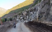 Un nuevo derrumbe complica la situación de la vía Cuenca- Girón- Pasaje.