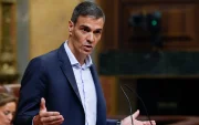 Pese a los escándalos de corrupción y las condenas a Ábalos y Koldo, Pedro Sánchez busca sostener su gobierno hasta 2027.